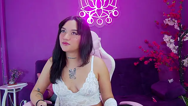 valery-vixen2 online show from February 23, 2026, 1:01 pm