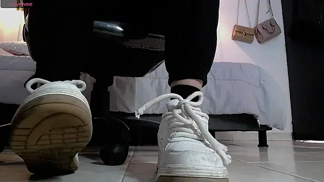 Sharma Amayra online show from March 27, 2026, 7:04 pm