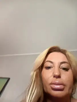 MiaMooly online show from October 24, 2025, 3:11 pm