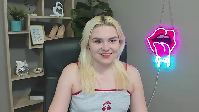 SweetLilyxo online show from April 11, 2026, 6:32 am