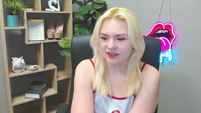 SweetLilyxo online show from March 27, 2026, 7:28 am