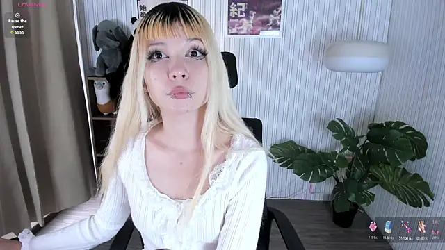 Laukyubey1 online show from April 8, 2026, 7:37 pm