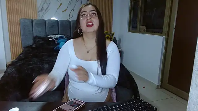 Alylatina online show from May 22, 2026, 2:37 pm