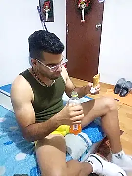 Snapshot of thom_1 chatting on February 12, 2026, 4:01 am thom 1 online show from February 12, 2026, 4:01 am