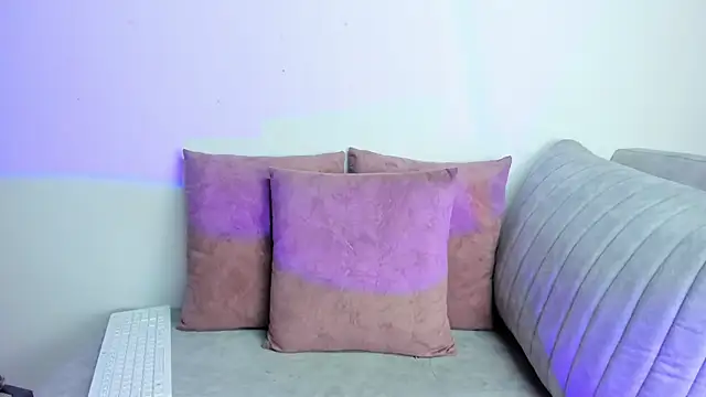 PamelaQueen  online show from April 8, 2026, 5:47 pm