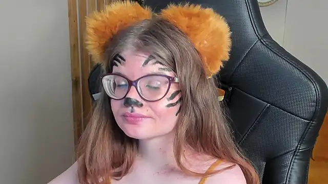 ChloeHalses online show from February 10, 2026, 6:40 pm