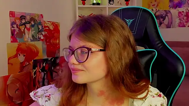 ChloeHalses online show from April 17, 2026, 5:10 am