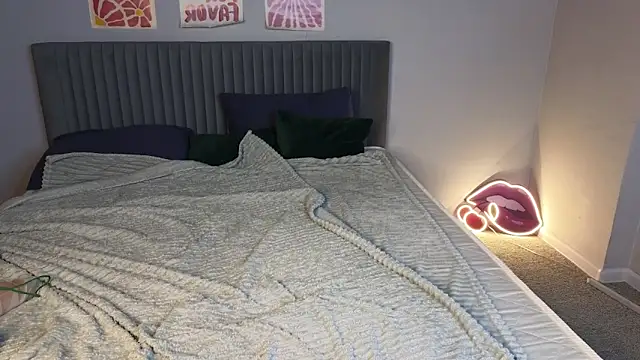 LovingWhisperr online show from February 21, 2026, 1:18 am