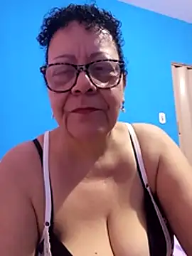 Snapshot of Luach chatting on February 4, 2026, 11:33 pm Luach online show from February 4, 2026, 11:33 pm