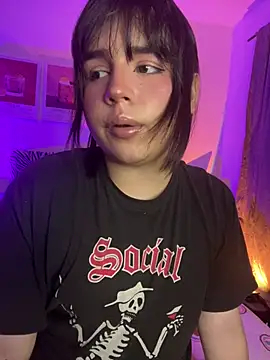 Snapshot of Daniellesins1 chatting on May 8, 2026, 5:33 am Daniellesins1 online show from May 8, 2026, 5:33 am