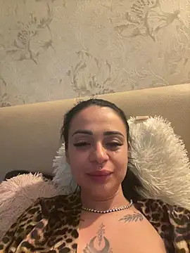 Snapshot of BrianaBloom chatting on April 27, 2026, 1:14 am BrianaBloom online show from April 27, 2026, 1:14 am