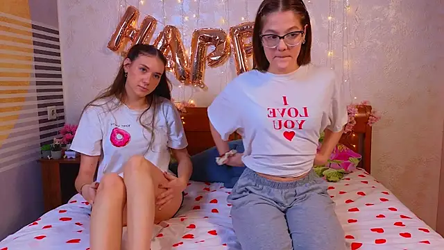 Snapshot of MelanieTwice chatting on February 11, 2026, 11:43 am MelanieTwice online show from February 11, 2026, 11:43 am