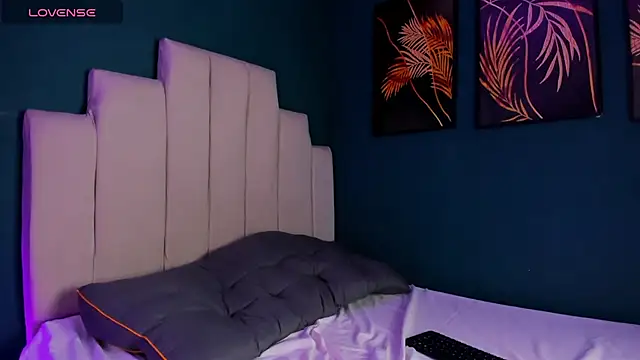 Adrienne   online show from April 16, 2026, 9:39 pm