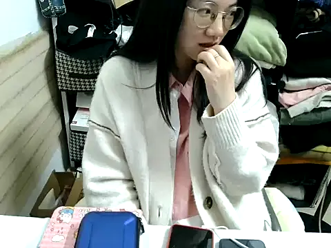 xiaoxiaowan11 online show from March 5, 2026, 12:24 pm