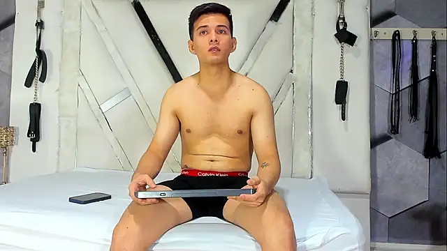 Snapshot of GoldenBoyM chatting on February 18, 2026, 2:42 am GoldenBoyM online show from February 18, 2026, 2:42 am