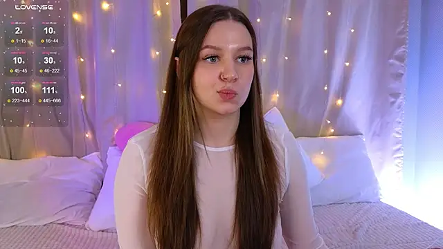 kira sweety x online show from April 1, 2026, 6:05 pm