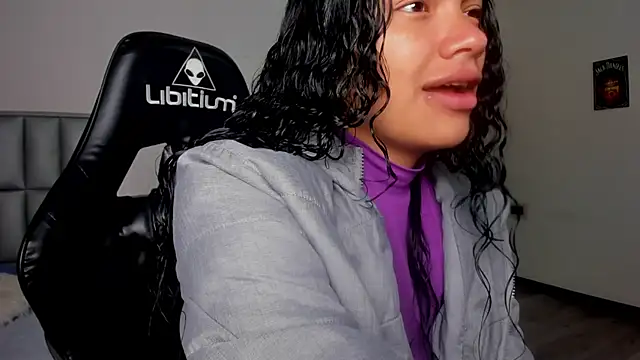 Julieta Parker online show from April 18, 2026, 4:15 am