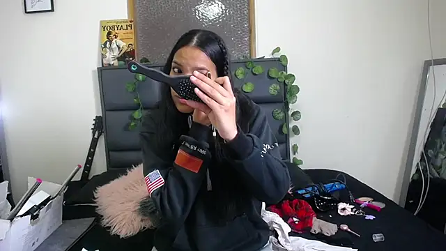 Julieta Parker online show from March 21, 2026, 11:58 am