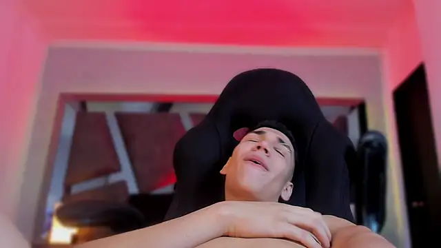  AnthonyLima  online show from February 11, 2026, 4:01 am