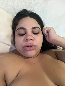 Snapshot of Adriputinha chatting on March 9, 2026, 8:12 pm Adriputinha online show from March 9, 2026, 8:12 pm