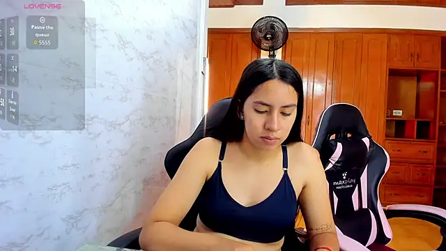 Snapshot of Emily_and_Soffy chatting on February 18, 2026, 12:01 pm Emily and Soffy online show from February 18, 2026, 12:01 pm