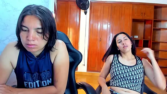 Snapshot of Emily_and_Soffy chatting on April 29, 2026, 12:53 pm Emily and Soffy online show from April 29, 2026, 12:53 pm