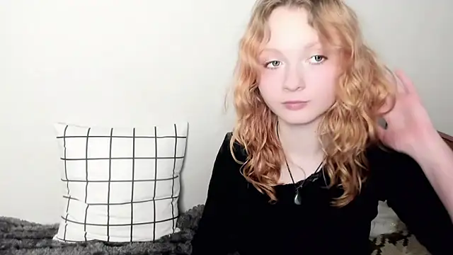 Snapshot of Miia_foxy chatting on February 9, 2026, 3:43 pm Miia foxy online show from February 9, 2026, 3:43 pm