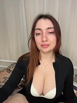 Linnea  online show from February 12, 2026, 5:45 pm