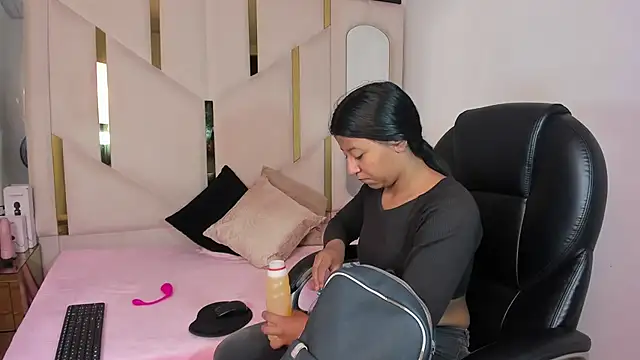 Vaneline2 online show from April 2, 2026, 3:19 pm