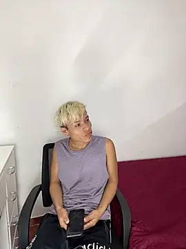 MaxyRyan online show from March 9, 2026, 12:20 pm