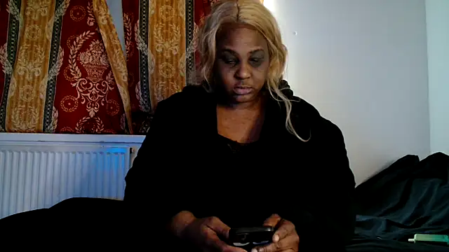 Snapshot of CurvySashia chatting on February 28, 2026, 9:53 am CurvySashia online show from February 28, 2026, 9:53 am
