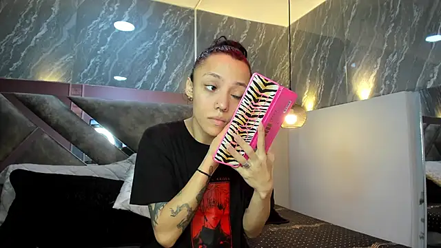 CharlotteKravizz online show from February 17, 2026, 6:16 pm