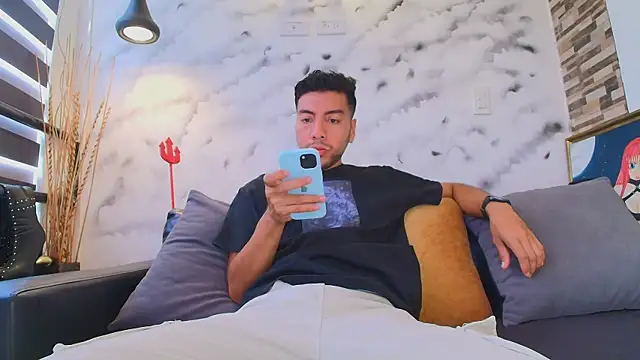 Max Hornye online show from March 25, 2026, 12:37 pm