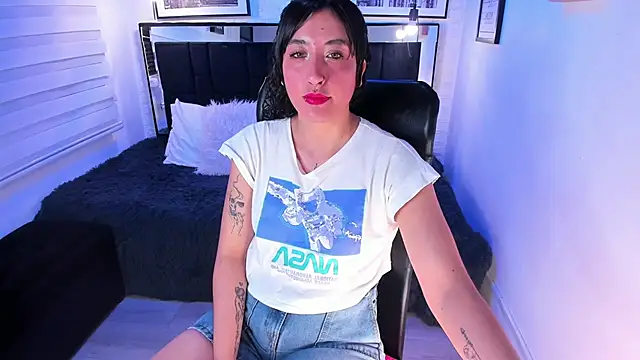 ladyraing online show from February 13, 2026, 3:17 am