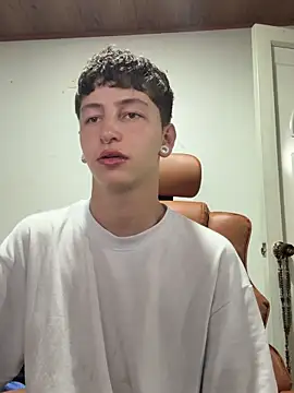 ARON LUXX online show from March 6, 2026, 11:22 pm