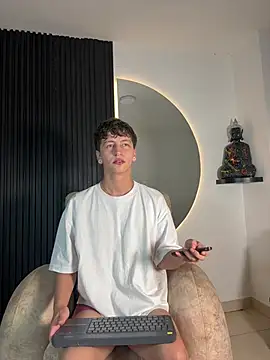 ARON LUXX online show from February 7, 2026, 3:03 am