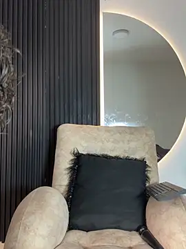 ARON LUXX online show from February 12, 2026, 3:06 am