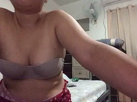 lady candy85 online show from February 8, 2026, 8:28 pm