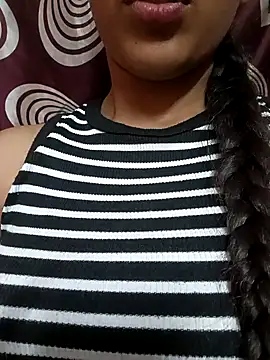 komalsharma99 online show from April 28, 2026, 6:45 pm