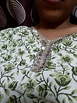 komalsharma99 online show from June 4, 2026, 6:12 pm