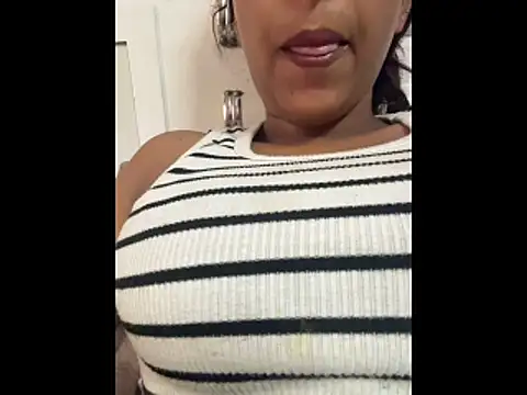 komalsharma99 online show from June 12, 2026, 4:54 am