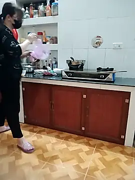 LiilyZi online show from March 15, 2026, 10:33 am