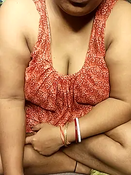 R Queen online show from May 3, 2026, 6:11 pm