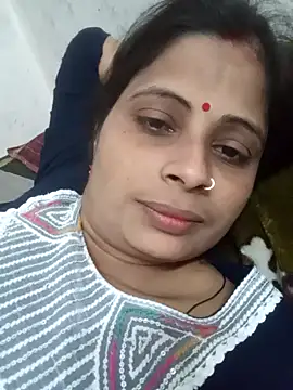Snapshot of Kaveri_011 chatting on February 25, 2026, 4:12 am Kaveri 011 online show from February 25, 2026, 4:12 am