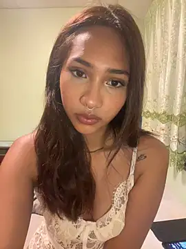 Snapshot of lyla_luv chatting on February 25, 2026, 6:52 pm lyla luv online show from February 25, 2026, 6:52 pm