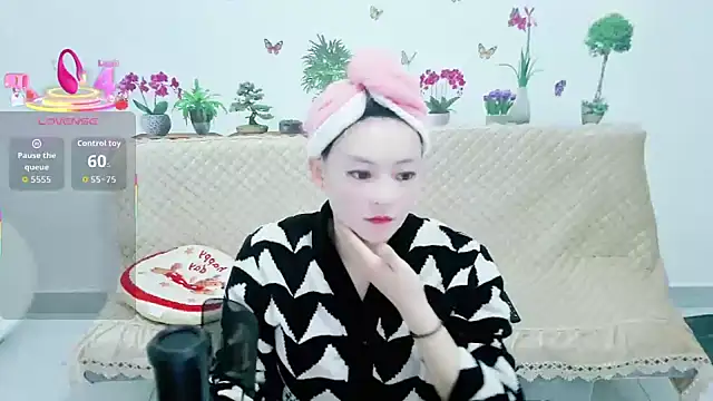 xiaomin-33 online show from February 18, 2026, 12:12 pm