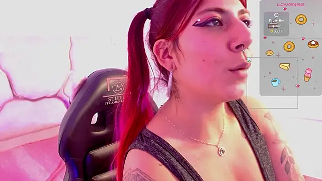 Snapshot of Sashaa_tay chatting on February 18, 2026, 7:10 pm Sashaa tay online show from February 18, 2026, 7:10 pm