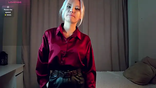 GoldenLenarz online show from March 4, 2026, 11:07 am