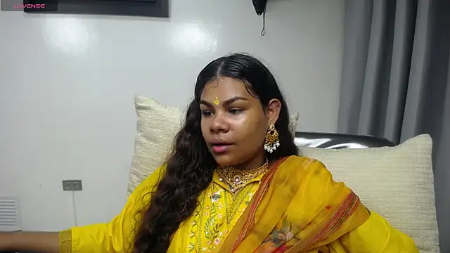 yaazhinii online show from April 7, 2026, 11:56 am