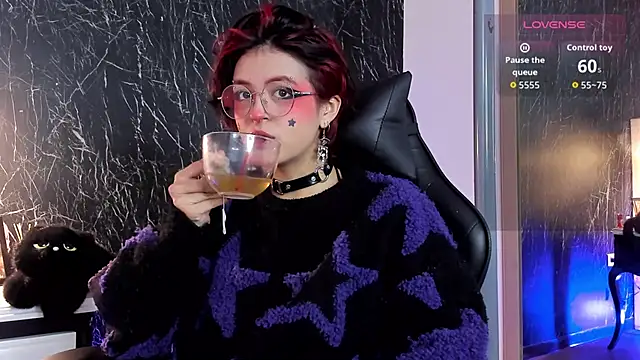 YuuMiko online show from April 14, 2026, 12:43 pm